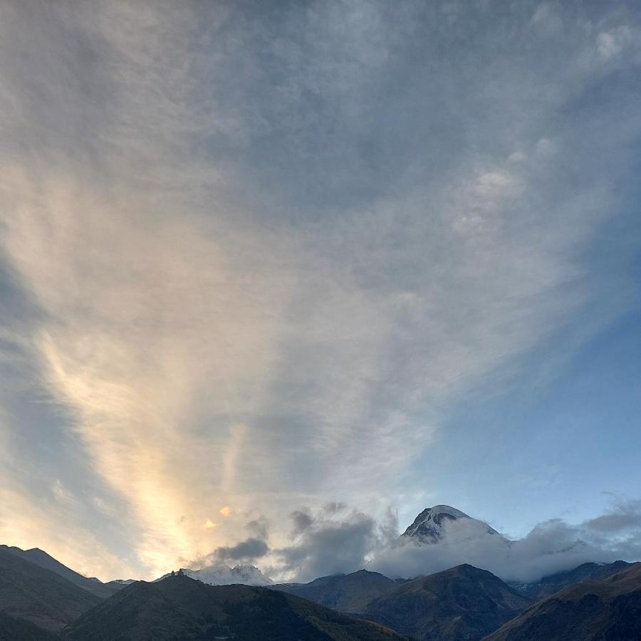 Hotel The White House Kazbegi Exterior foto