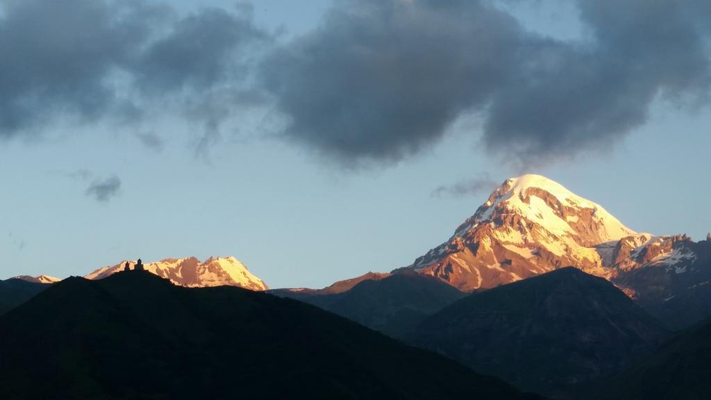 Hotel The White House Kazbegi Exterior foto