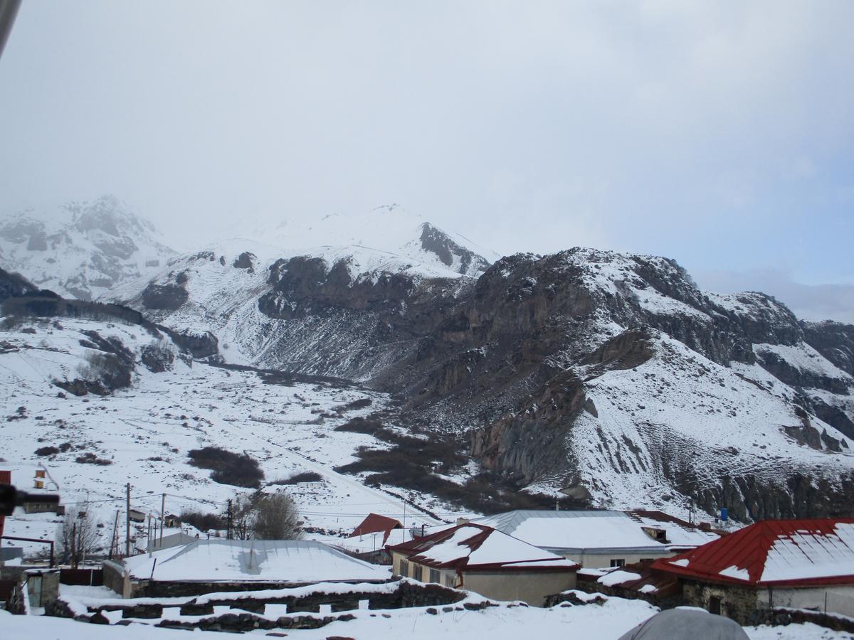 Hotel The White House Kazbegi Exterior foto